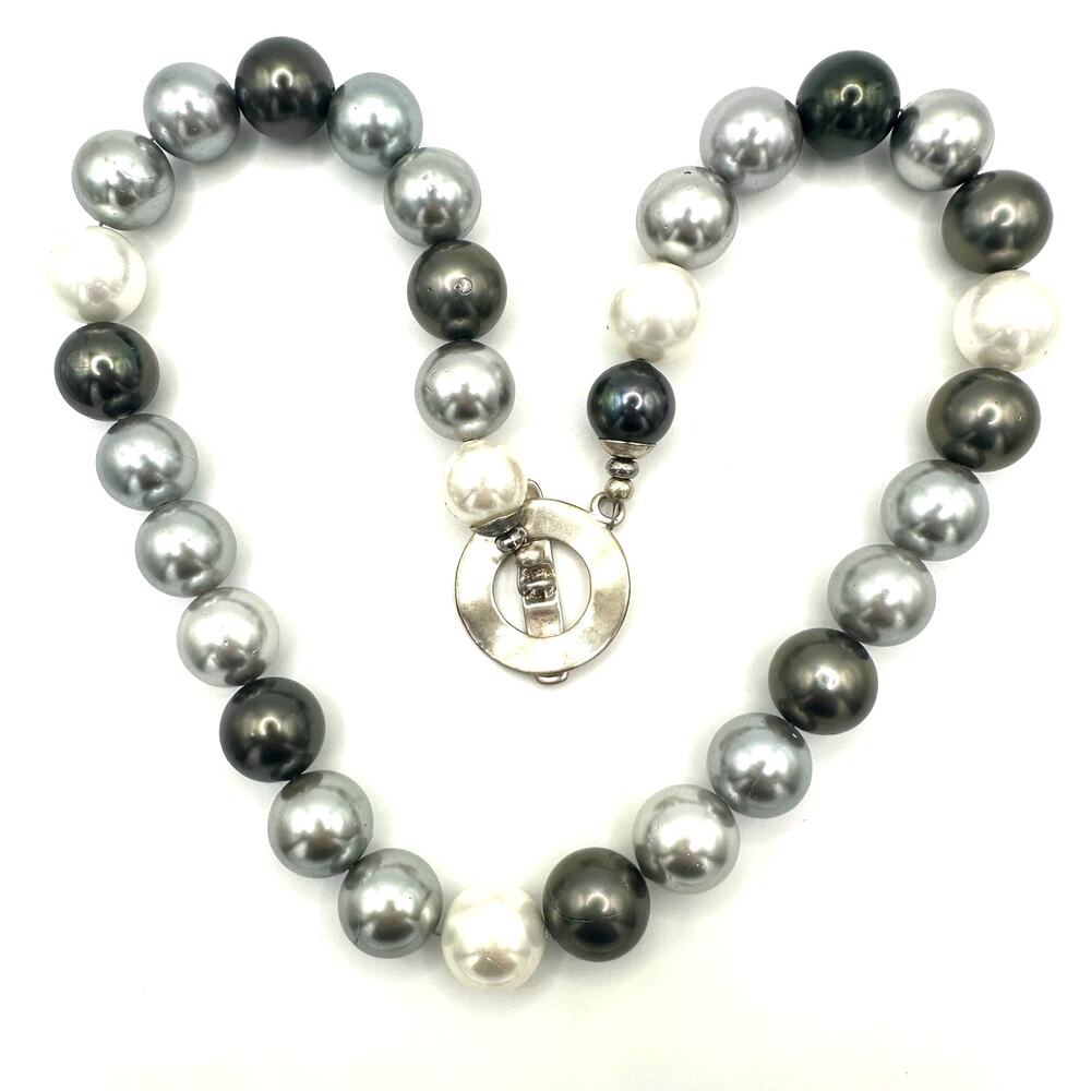 19” strand tri tone white silver black 13.5mm glass faux pearls necklace 131g